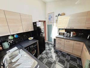 Kitchen- click for photo gallery